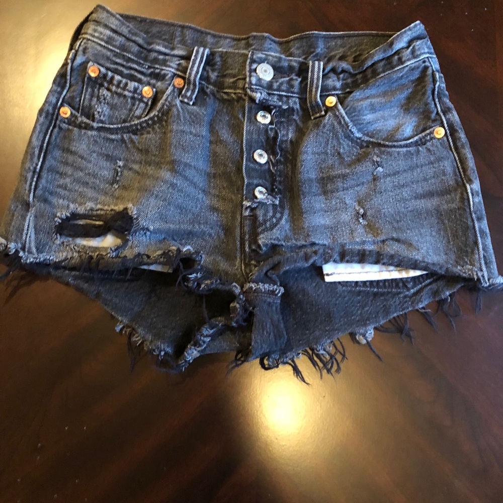 Levi’s washed up black booty shorts!